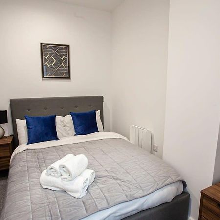 Lovely Open Plan 1 Bedroom Apartment In Bolton Exteriör bild