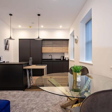 Lovely Open Plan 1 Bedroom Apartment In Bolton Exteriör bild