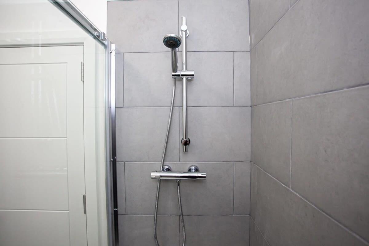 Lovely Open Plan 1 Bedroom Apartment In Bolton Exteriör bild