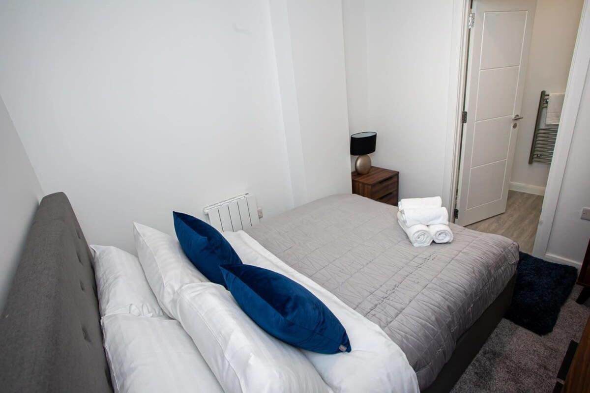 Lovely Open Plan 1 Bedroom Apartment In Bolton Exteriör bild