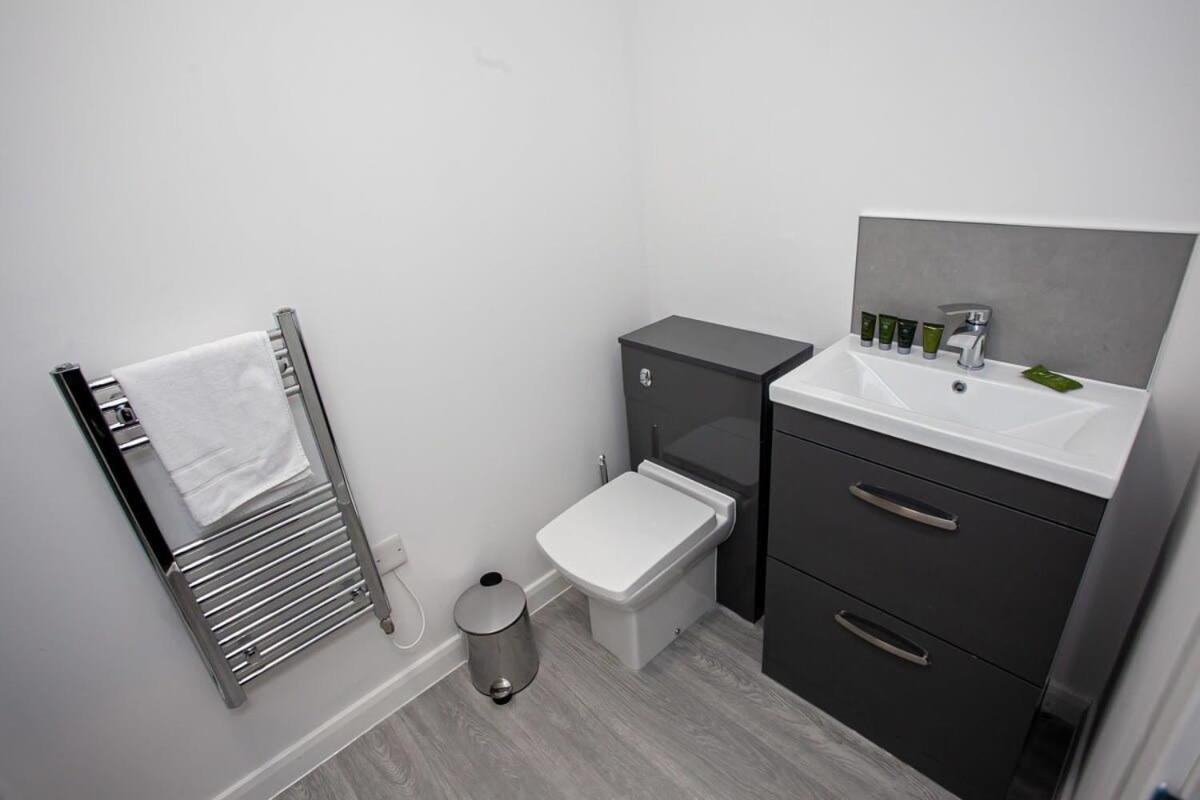 Lovely Open Plan 1 Bedroom Apartment In Bolton Exteriör bild